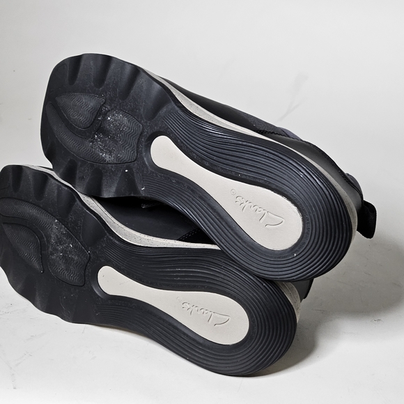 Clarks Stylish Black and Gray Sneakers. Woman's Size 9.5, used - Picture 5 of 6